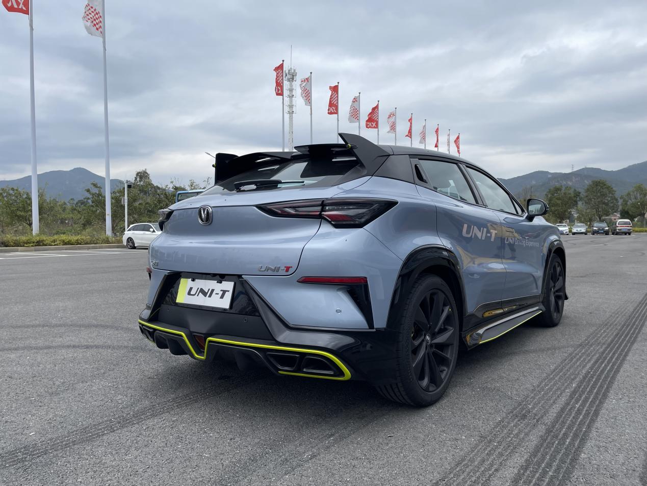 自主街跑suv颜值巅峰进阶版长安unit下赛道能行吗