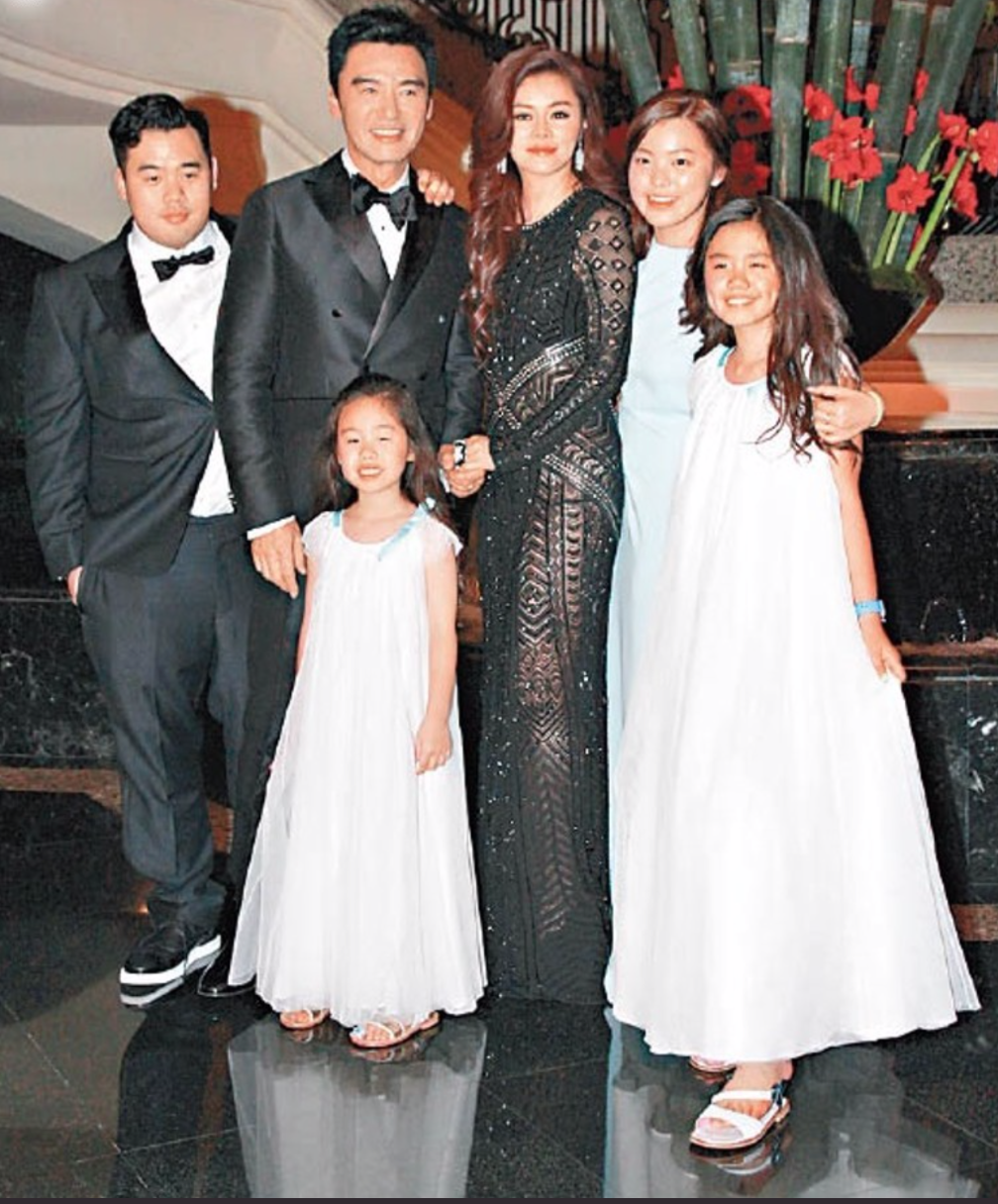 钟镇涛30岁长子正视肥胖问题,为健康节食针灸,身材矮胖不如父母