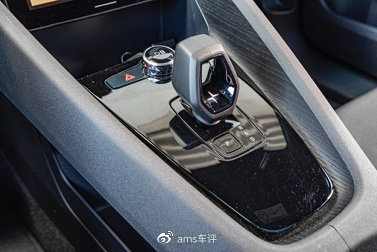 高性能玩具：特斯拉Model3、极星2和BMW i4 M50休闲区蓝鸢梦想 - Www.slyday.coM