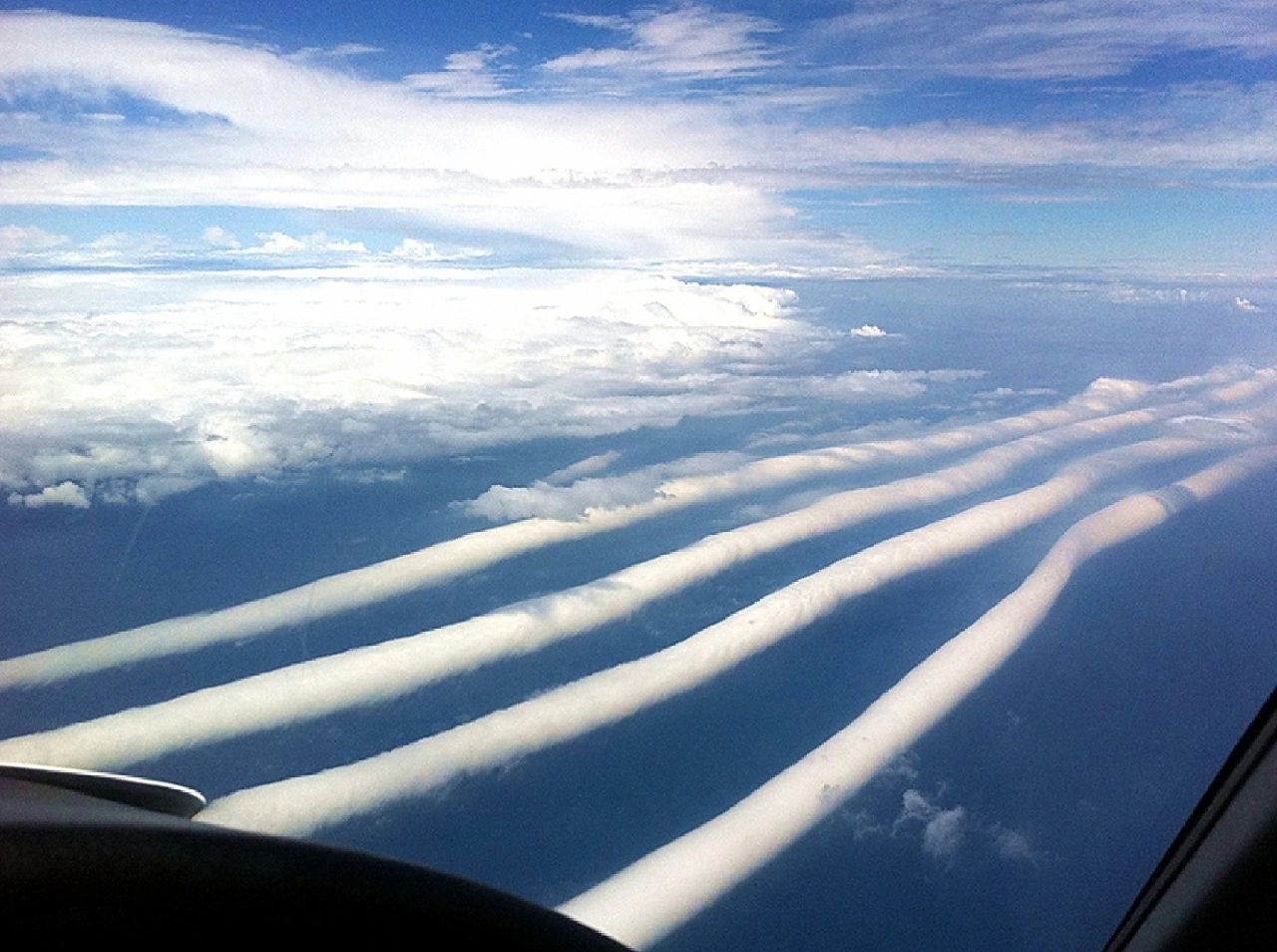 听说这叫滚轴云,有人坐飞机见到过吗?_高清图集_新浪网