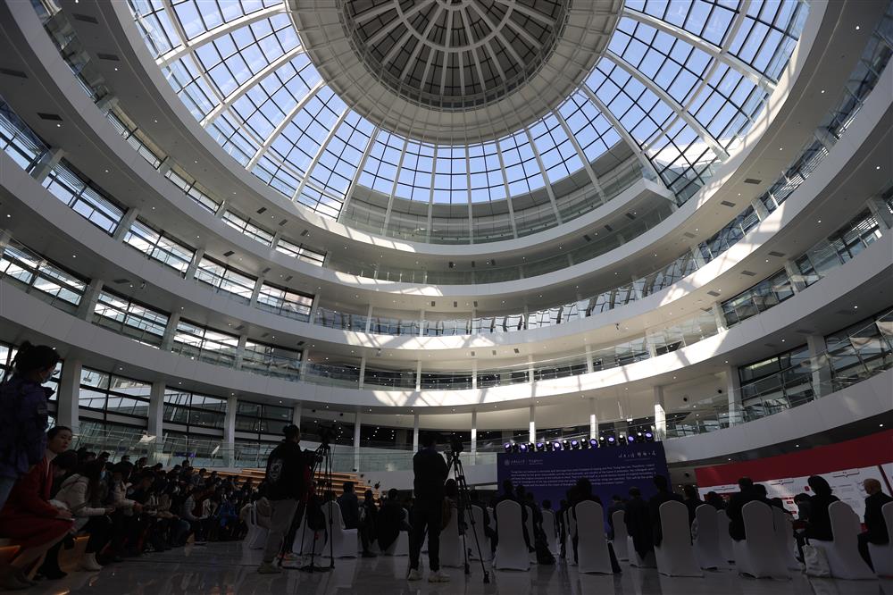 一个李政道研究所，一下子多了三个院士，集六大洲十多国科研人员｜张江策源力休闲区蓝鸢梦想 - Www.slyday.coM