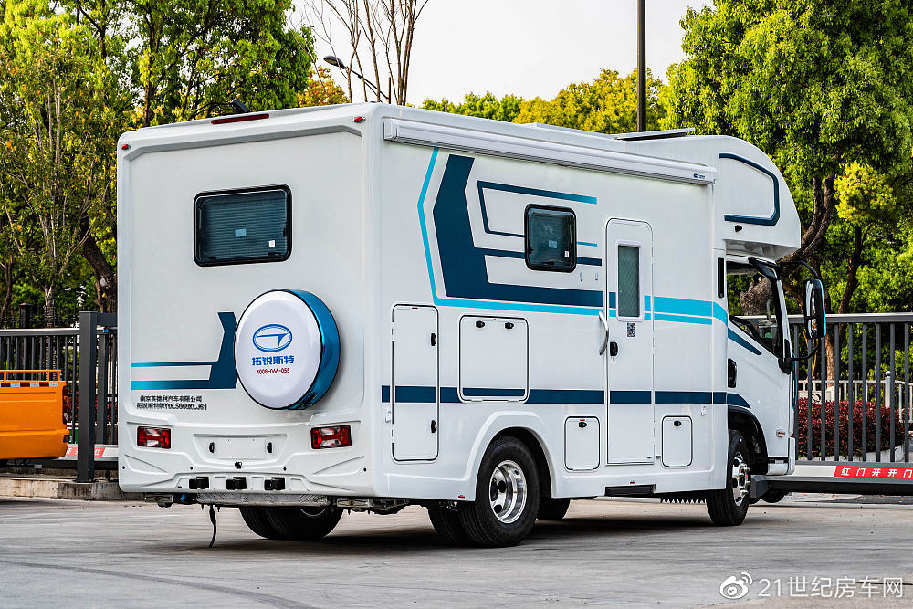 实拍拓锐斯特跃享家侧拓房车-新浪汽车