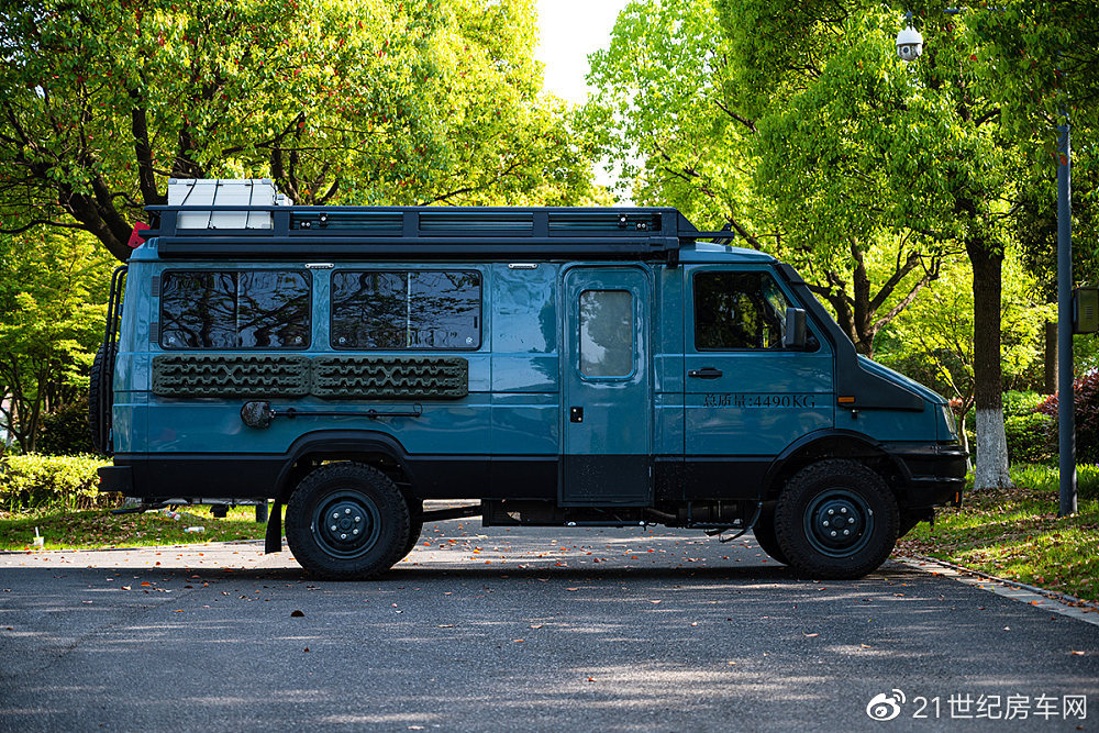 实拍新星依维柯nj2045宿营车-新浪汽车