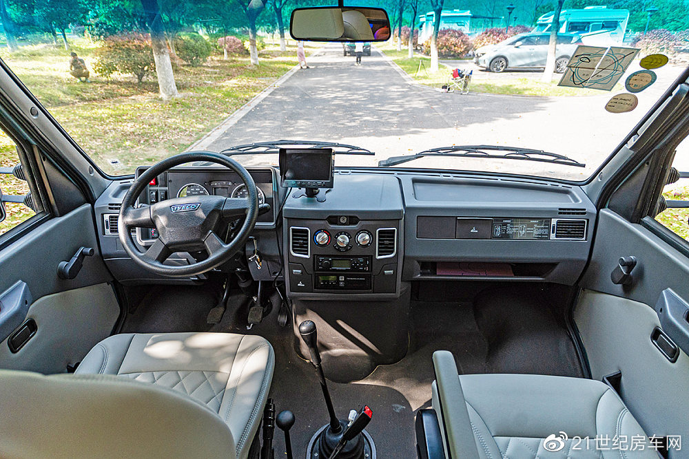 实拍新星依维柯nj2045宿营车-新浪汽车
