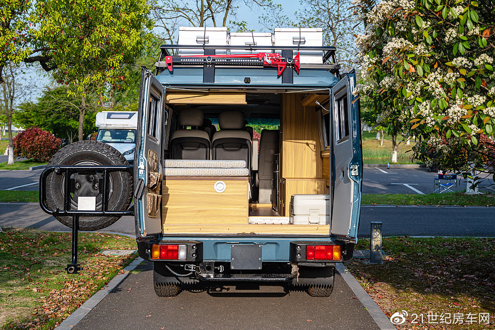 实拍新星依维柯nj2045宿营车-新浪汽车