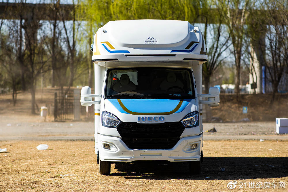 隆翠房车哆啡c615是一款颜值与实力兼具的房车新选择,它不仅拥有时尚