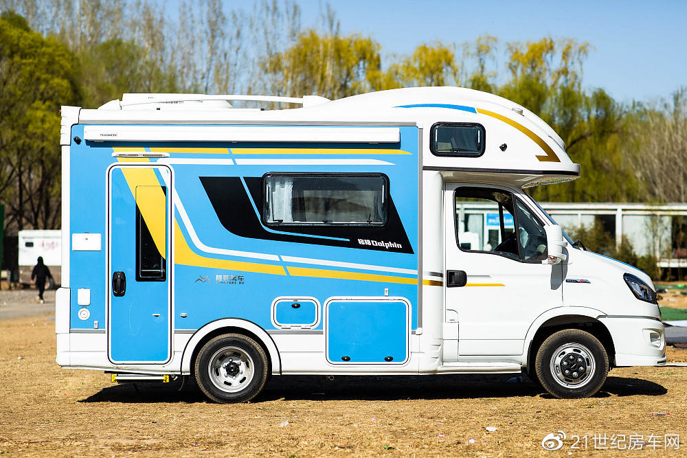 与车体没有拼缝保证密封性,配合双层保温材料,使得房车的保温性能更强