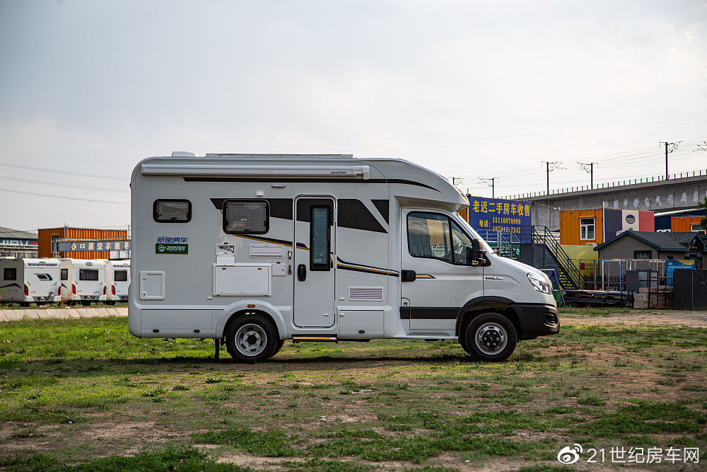 新星房车t600风尚版实拍小额头房车竟内藏3张床铺满足6人出行