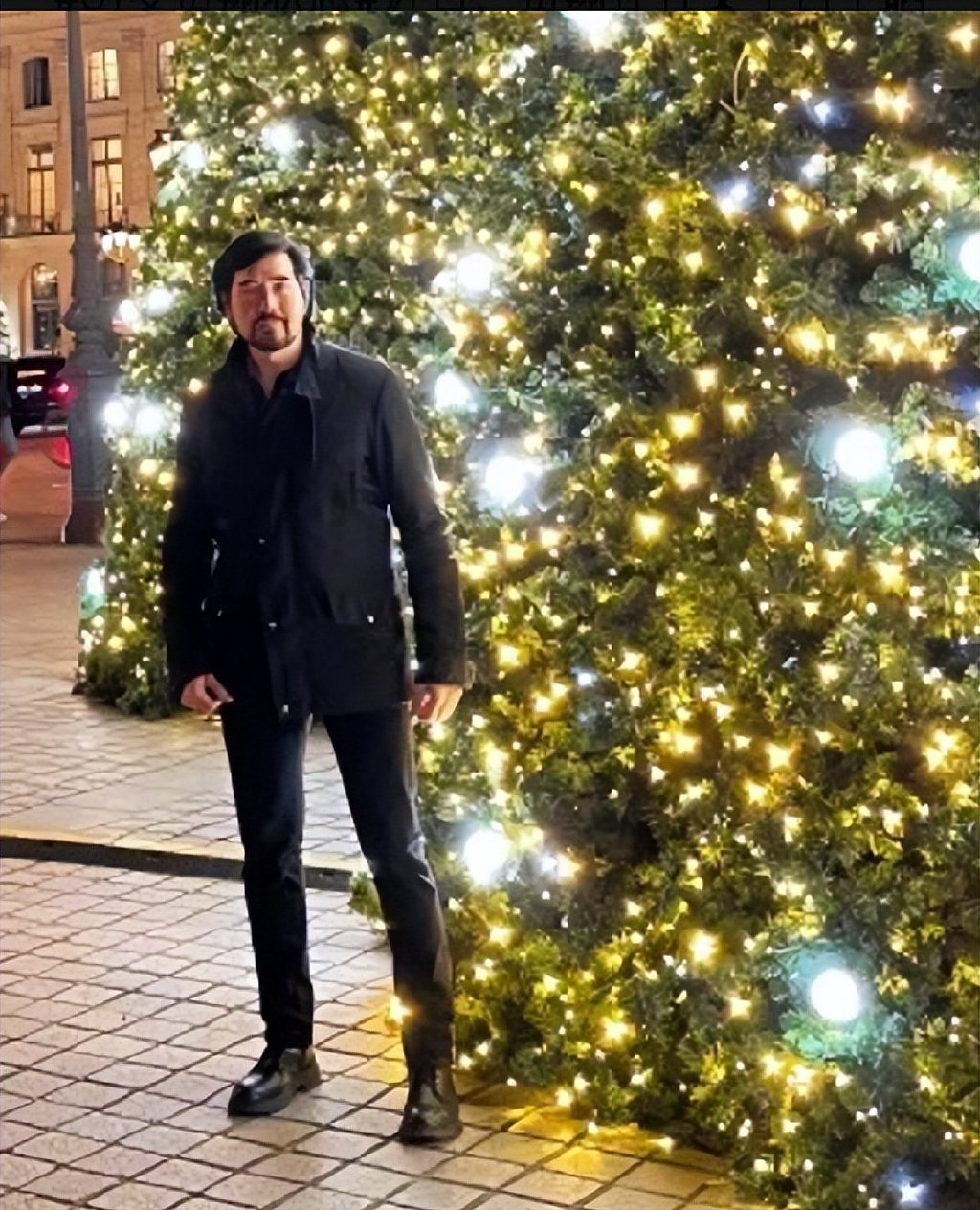 61岁费翔晒度假近照,留络腮胡放飞自我,像个流浪汉但依然很帅|费翔|络