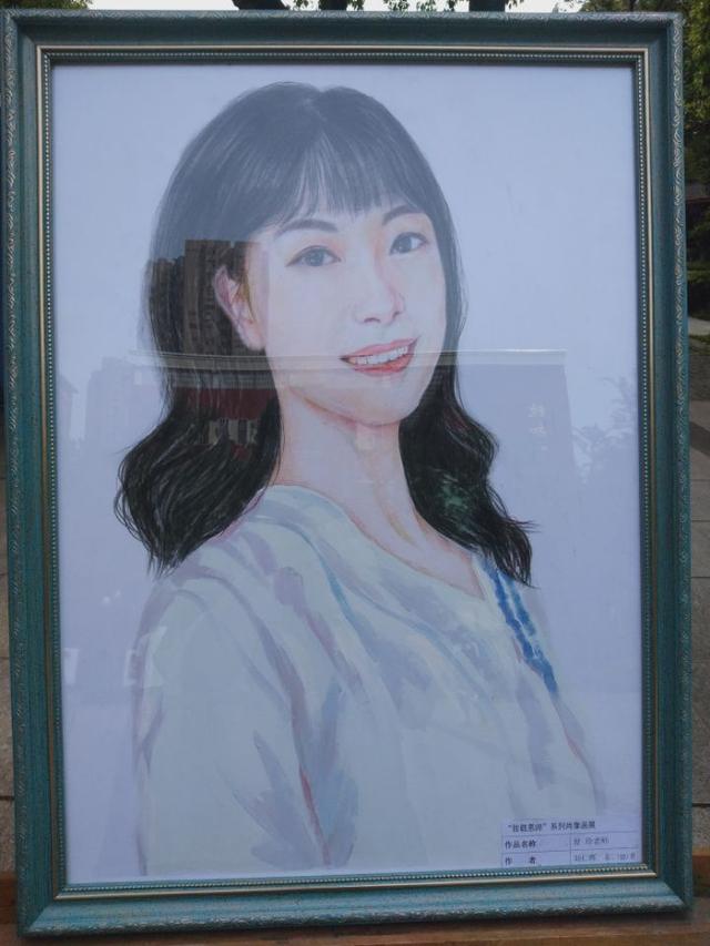 高中生以系列肖像画致敬恩师老师画得太像了我要收藏