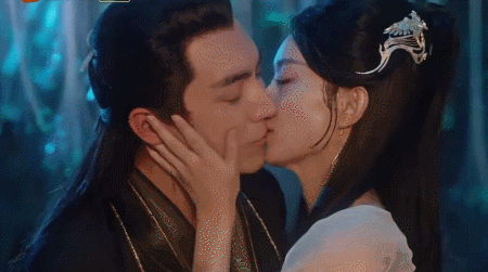 与赵丽颖拍吻戏不张嘴,林更新被群嘲,嘴闭那么紧像亲个"蚌"