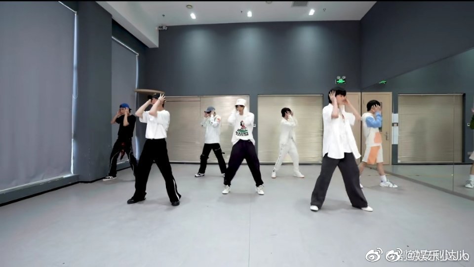 时代少年团绝配舞蹈练习室版里竟然有火龙波
