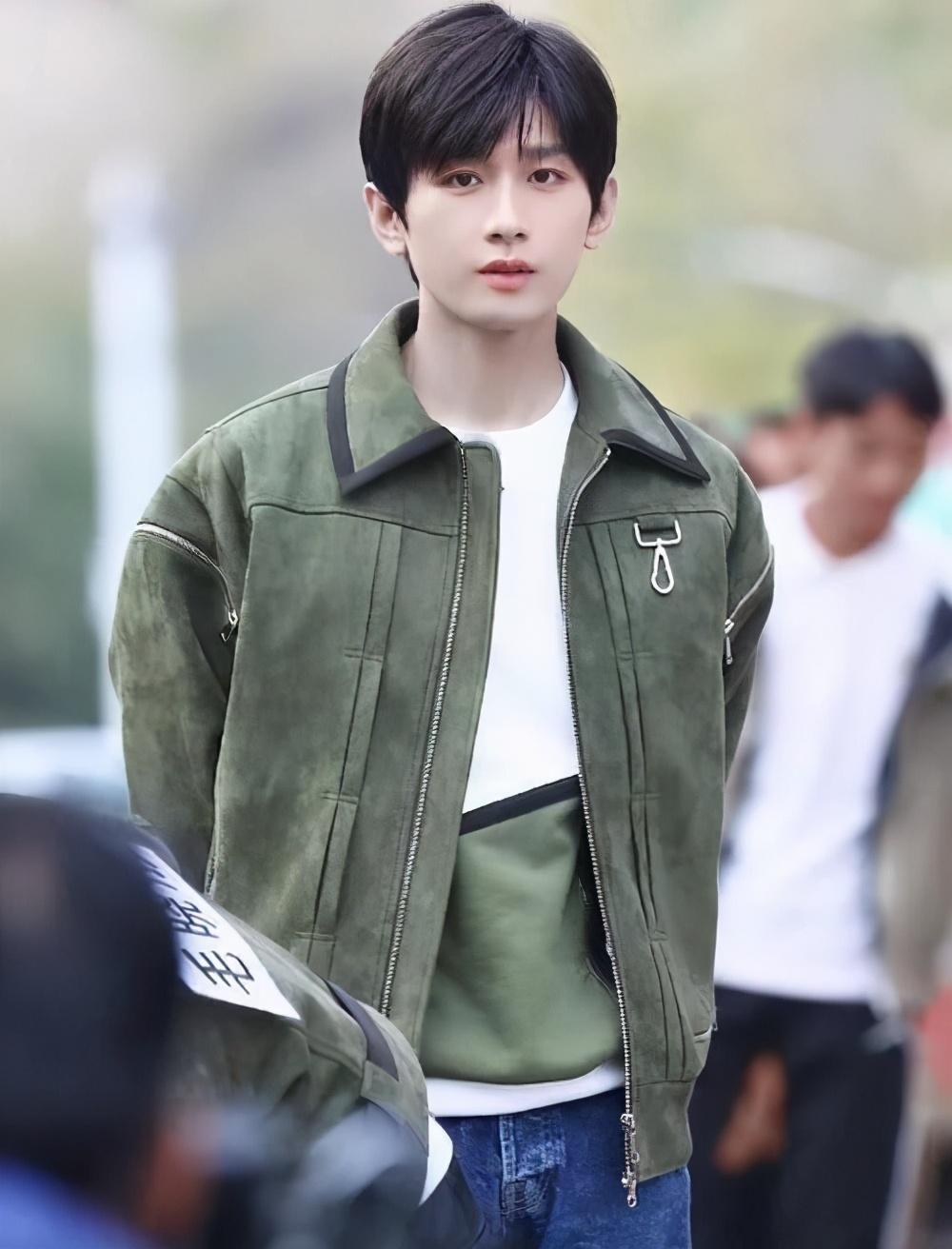 而成毅现在是欢瑞力捧的男艺人,也就是最近才参加录制了跑男和快本