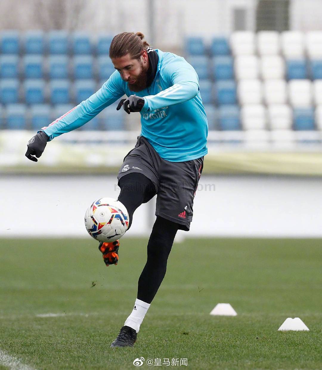 拉莫斯终于参加全队训练了,阿扎尔也跟队训练了