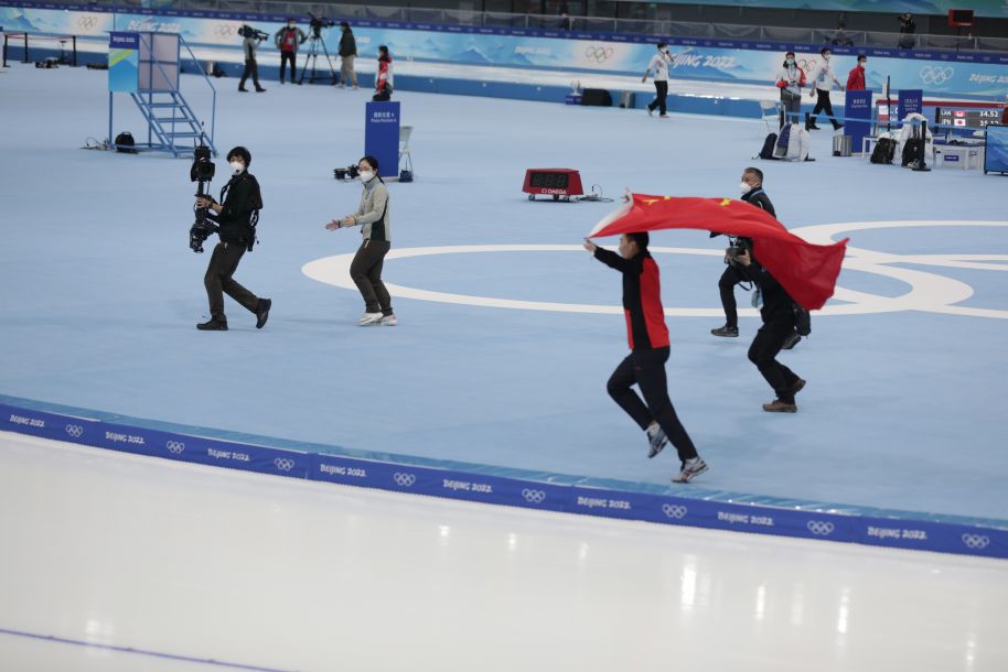 速度滑冰男子500米决赛高亭宇获得冠军赛场身披国旗休闲区蓝鸢梦想 - Www.slyday.coM 速度滑冰男子500米决赛高亭宇获得冠军赛场身披国旗休闲区蓝鸢梦想 - Www.slyday.coM