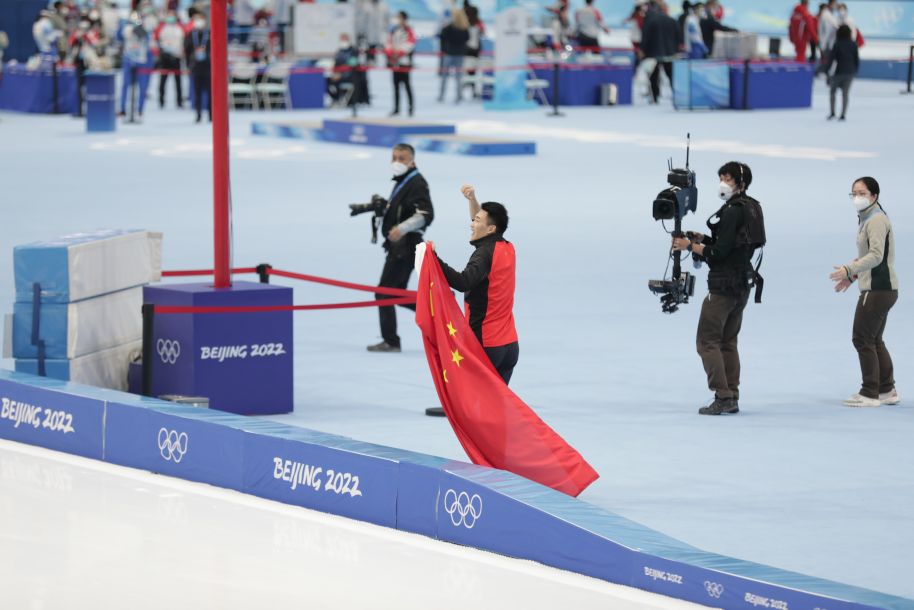 速度滑冰男子500米决赛高亭宇获得冠军赛场身披国旗休闲区蓝鸢梦想 - Www.slyday.coM 速度滑冰男子500米决赛高亭宇获得冠军赛场身披国旗休闲区蓝鸢梦想 - Www.slyday.coM