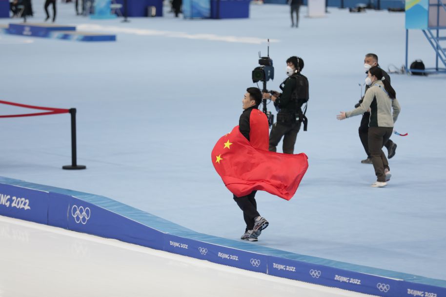 速度滑冰男子500米决赛高亭宇获得冠军赛场身披国旗休闲区蓝鸢梦想 - Www.slyday.coM 速度滑冰男子500米决赛高亭宇获得冠军赛场身披国旗休闲区蓝鸢梦想 - Www.slyday.coM