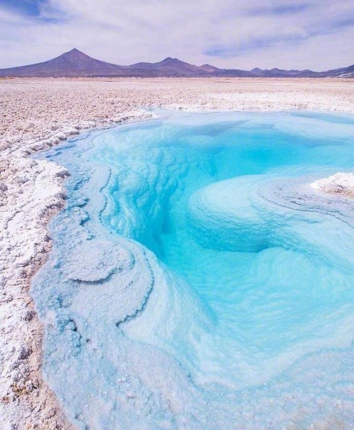 位于智利阿塔卡马沙漠中的一处盐湖