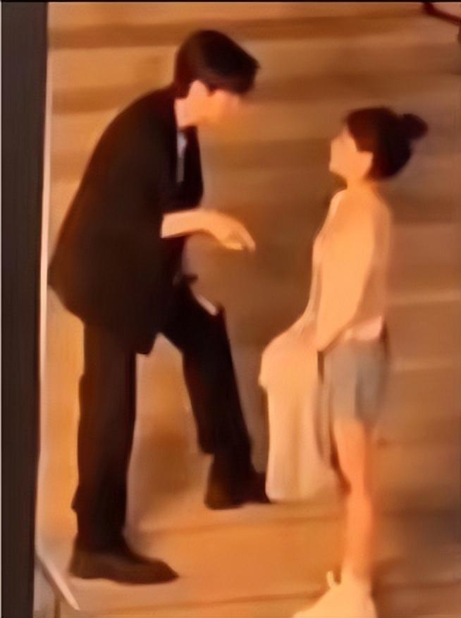 赵露思新戏《偷偷藏不住》,多次遭“代拍”被剧透,剧组怒发声明休闲区蓝鸢梦想 - Www.slyday.coM 赵露思新戏《偷偷藏不住》,多次遭“代拍”被剧透,剧组怒发声明休闲区蓝鸢梦想 - Www.slyday.coM