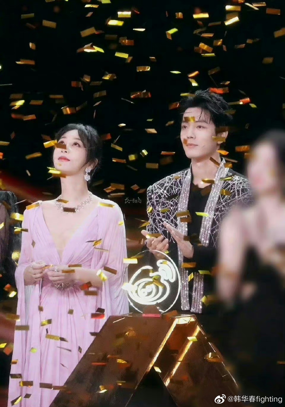 9网上爆料肖战杨紫经常用同一辆车,随后,有网友说是杨紫单方面在炒cp