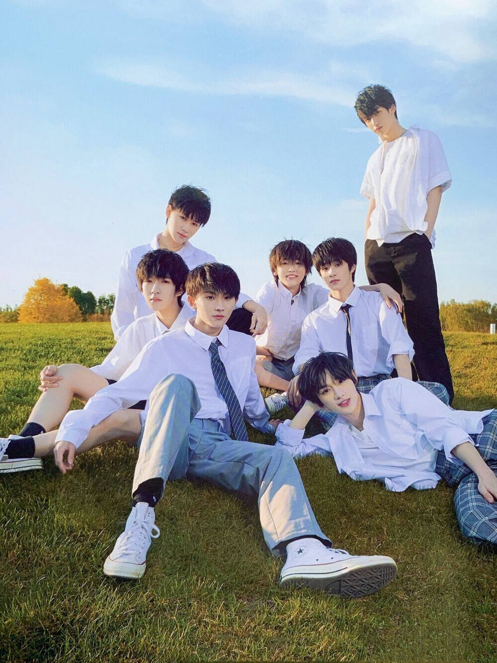 时代少年团为丁程鑫新片打call，TFBOYS不为易烊千玺新片打call休闲区蓝鸢梦想 - Www.slyday.coM