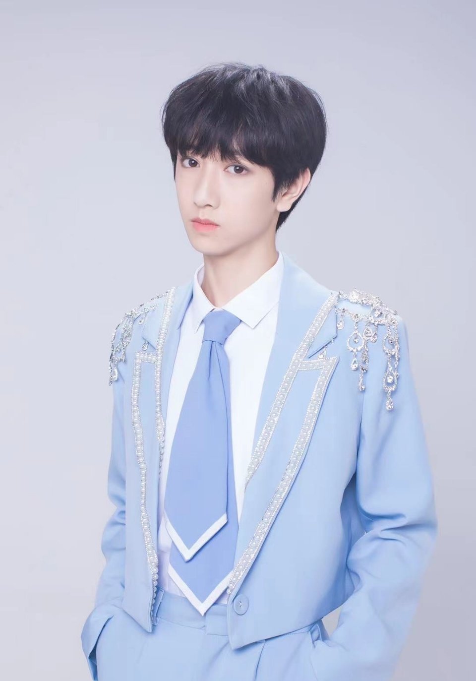 tf家族三代公式照～元气满满的弟弟们