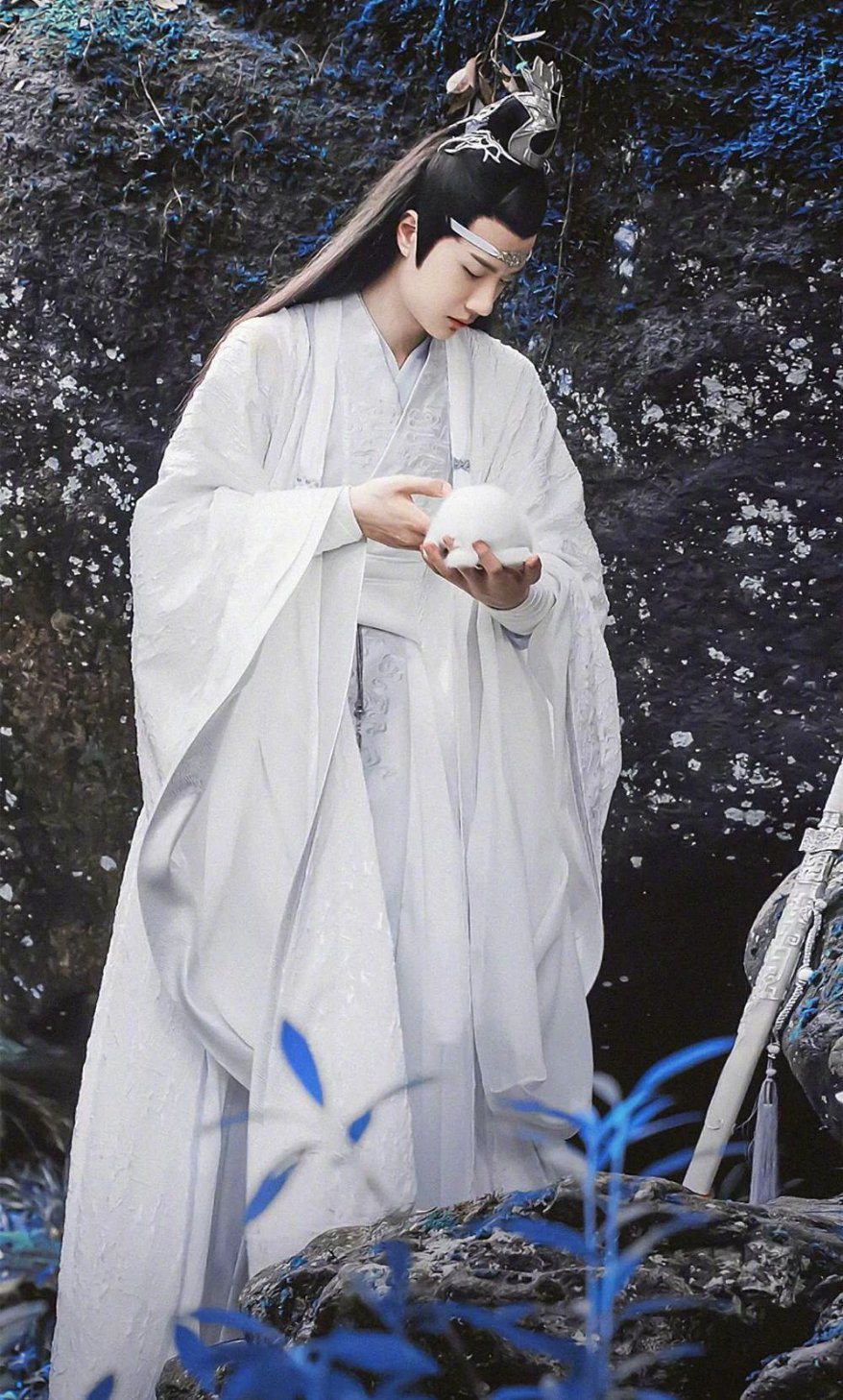 那得提名王一博饰演的蓝忘机吖!简直就是仙气飘飘啊!