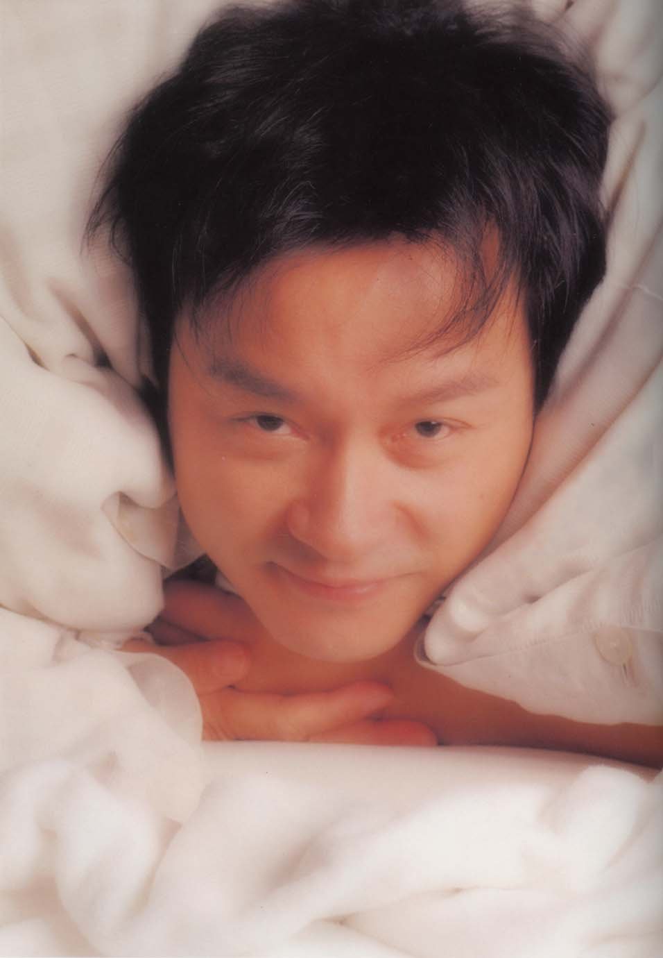 张国荣哥哥的超可爱床照