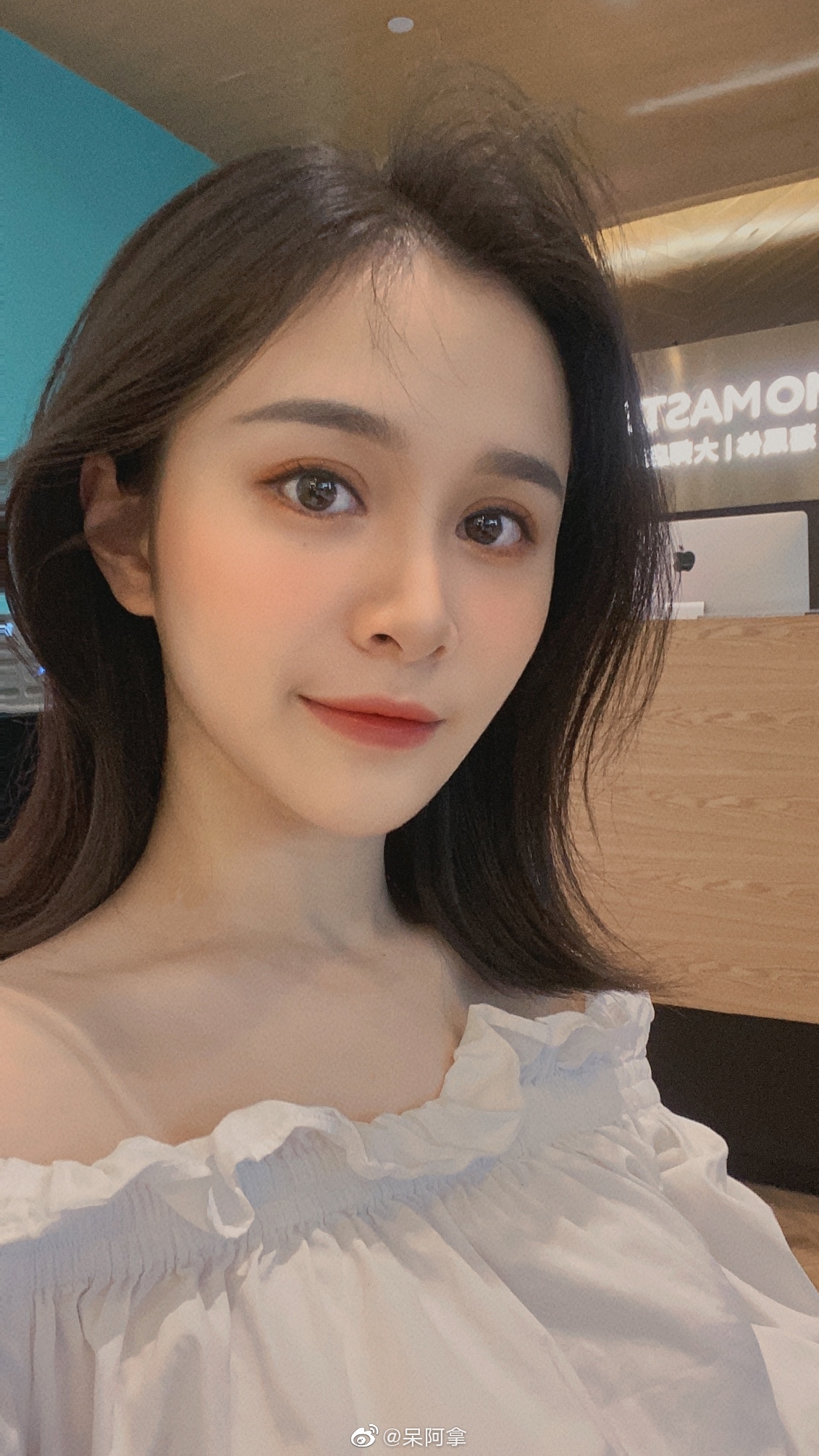 自拍他拍的区别可能就不是同一个人吧