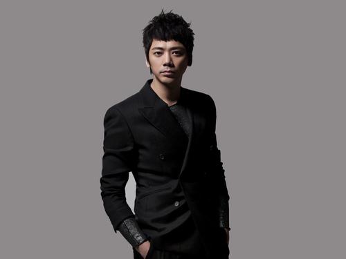 比周迅离婚更令人惊讶的事情:歌手信和谈了17年的女友分手