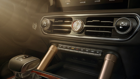 豪华大型SUV怎么选？林肯领航员对比红旗LS7