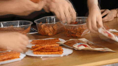 消费降级知名辣条品牌也要上市估值600亿元单挑零食业三巨头