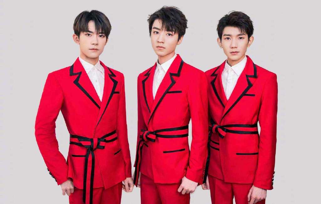 时代少年团为丁程鑫新片打call，TFBOYS不为易烊千玺新片打call休闲区蓝鸢梦想 - Www.slyday.coM