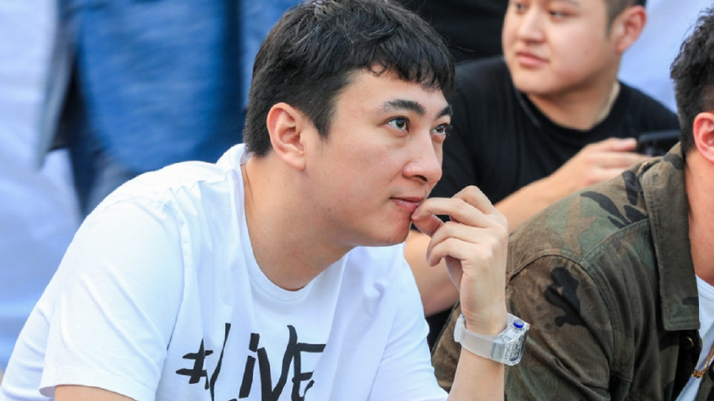 王思聪和网红懒懒恋情告急,一个月即分手,爱情保鲜期太短引猜疑|懒懒|王思聪|保鲜期_新浪新闻