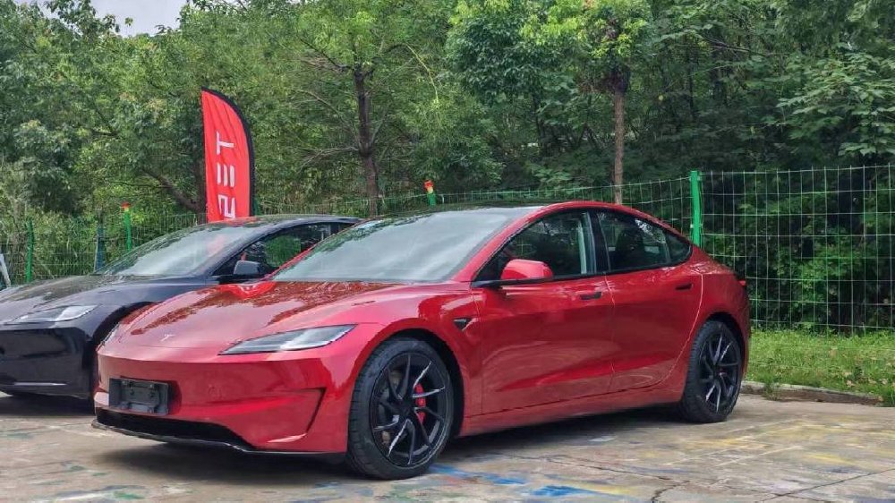 特斯拉Model 3高性能版 带来极致的驾驶体验-新浪汽车