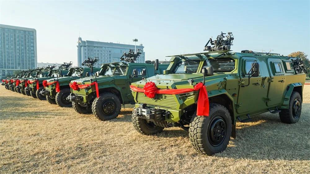 看着就过瘾东部战区陆军某旅列装国产第三代猛士装甲突击车