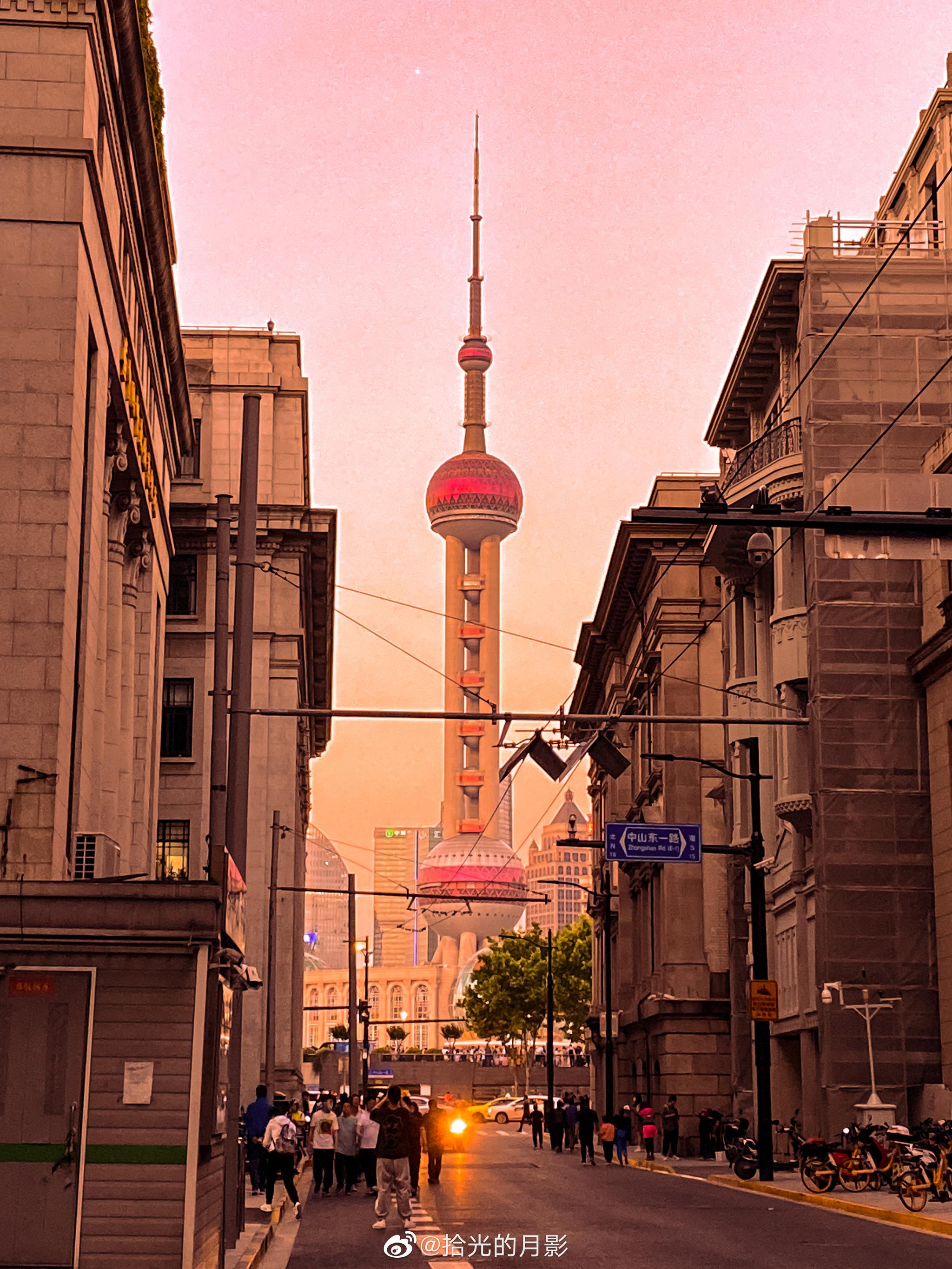 夕阳中的上海外滩__财经头条