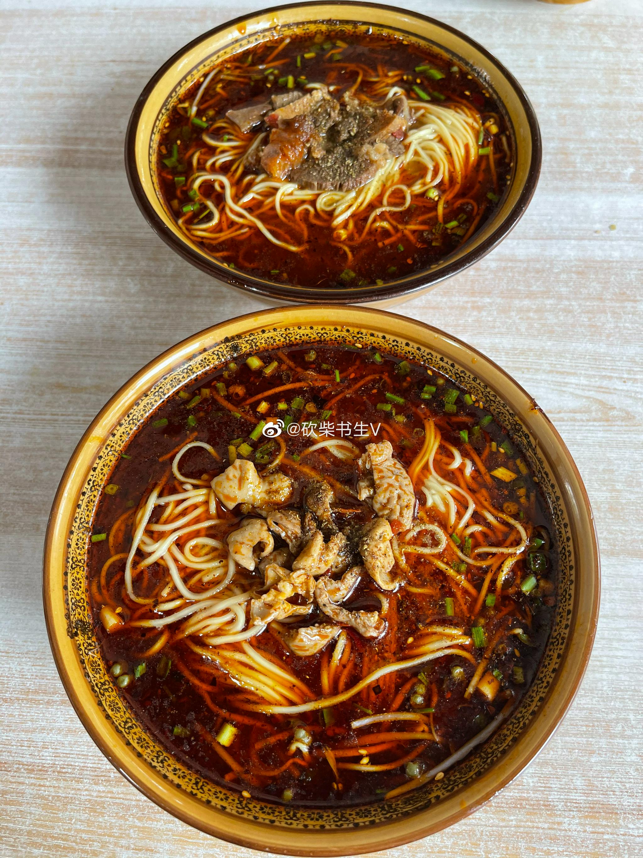 四川德阳中江县,一碗牛肉面一碗肥肠面,都是8块钱……_高清图集_新浪