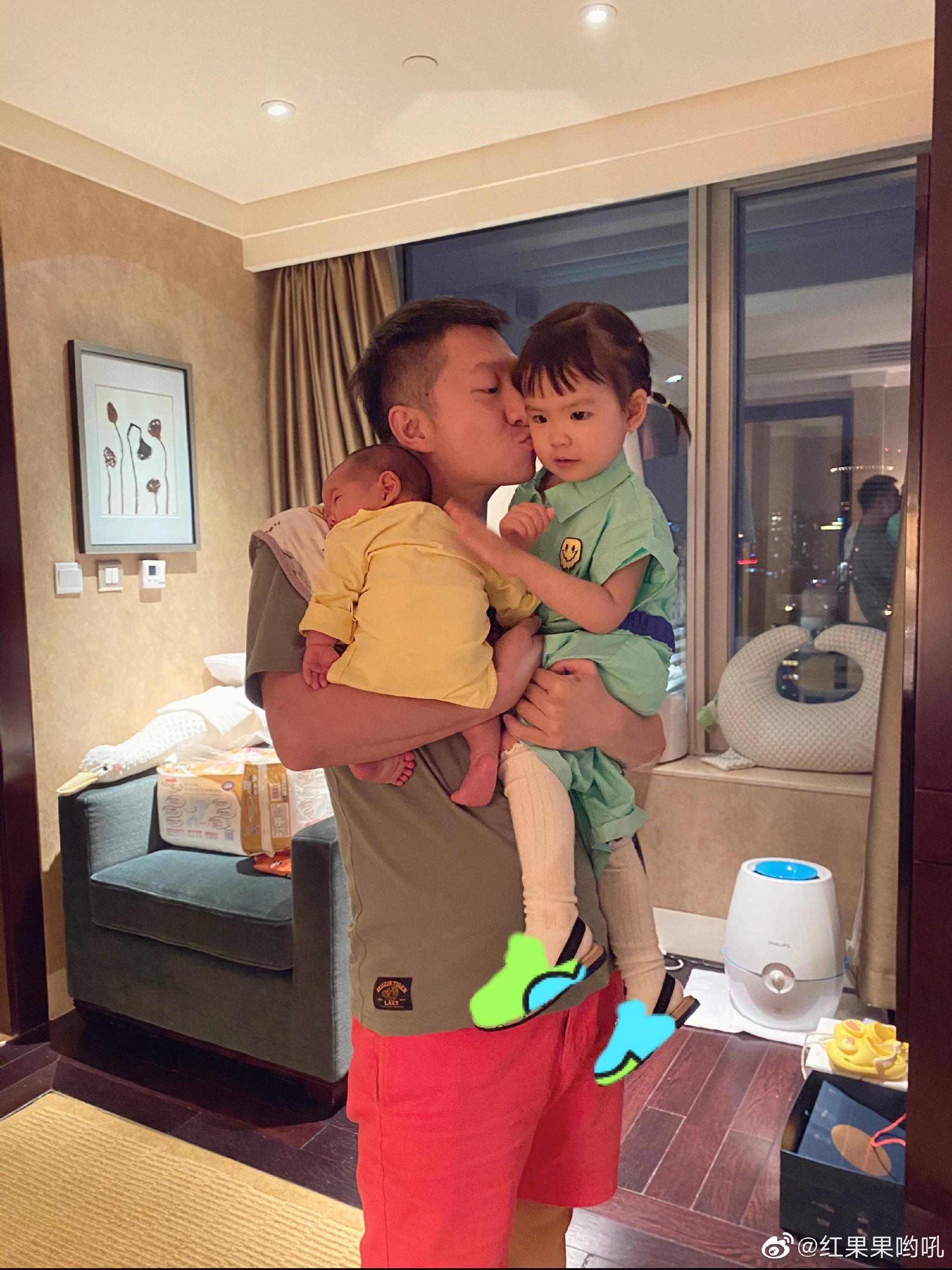 红果果绿泡泡童年cp成真但有人玩梗过度伤害到了她和家人