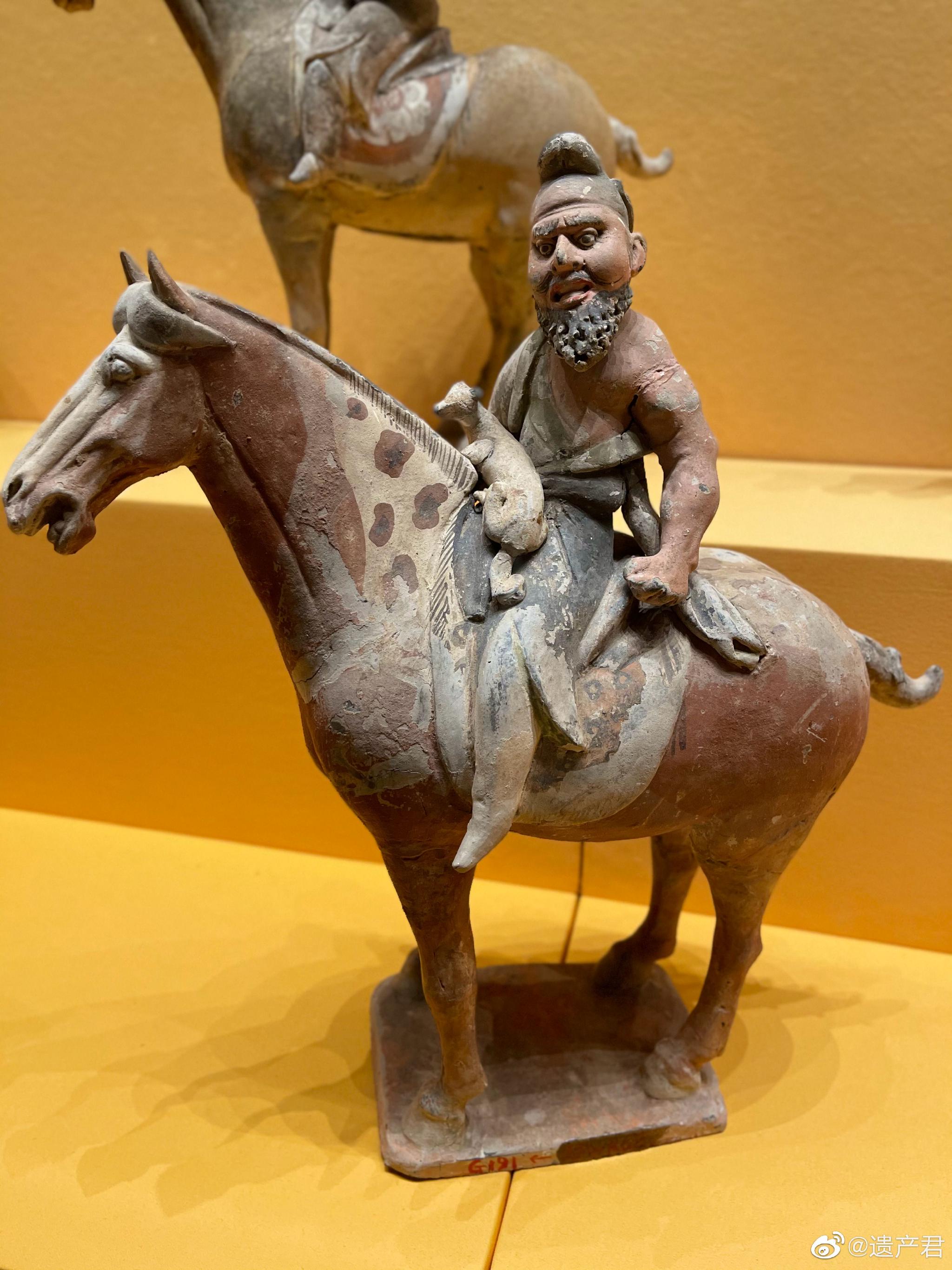 西安金乡县主墓出土的唐代彩绘陶俑很有意思__财经头条