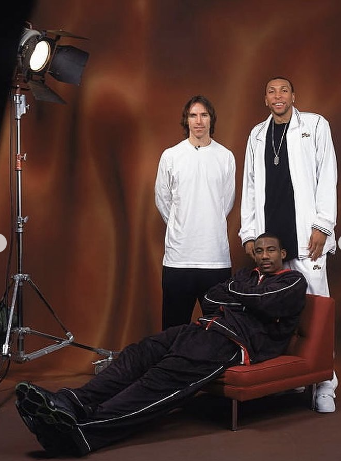 美媒晒2005年全明星照片:科比姚明霸气,詹姆斯青涩