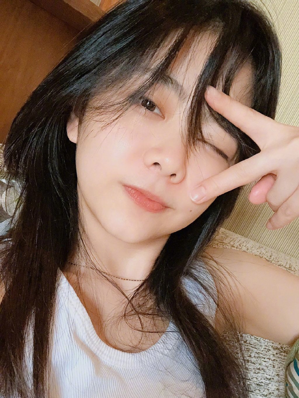 谭松韵慵懒私服自拍照x18