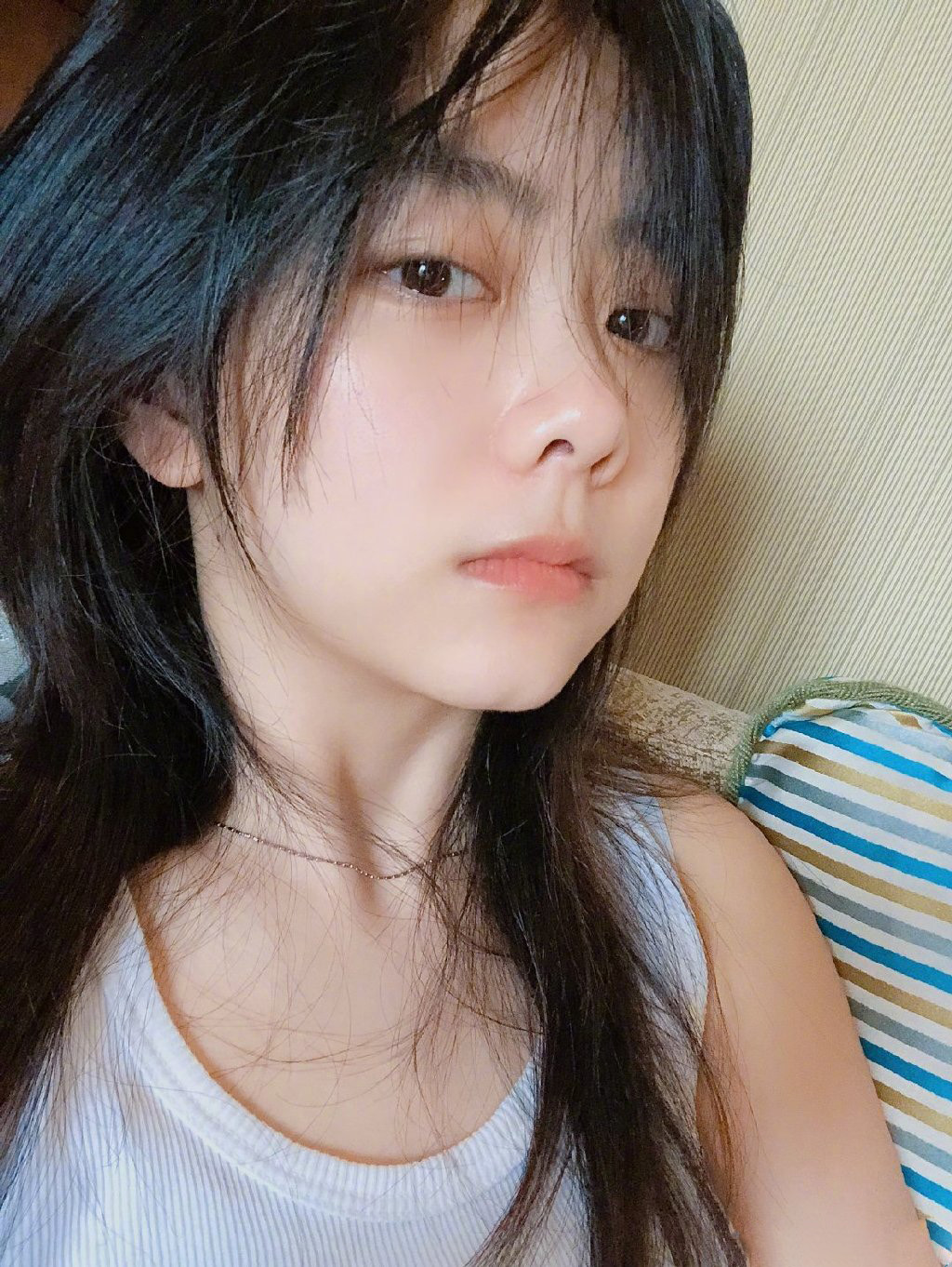 谭松韵慵懒私服自拍照x18