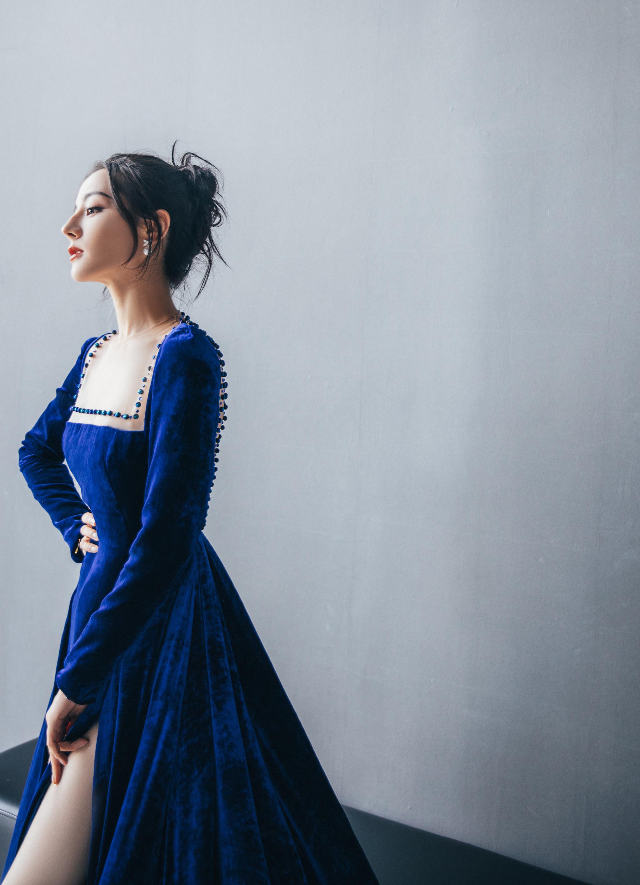 活动造型图集,身穿georges hobeika蓝色丝绒高定礼裙