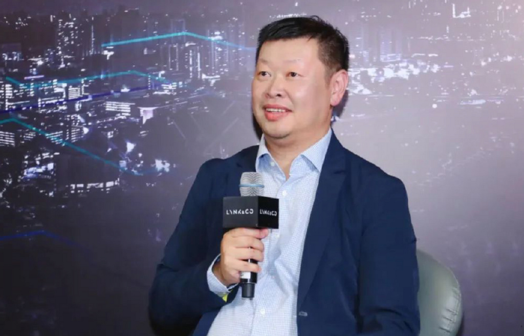 6个月后,时任吉利研究院院长的胡峥楠以及数位骨干集体跳至小米集团.