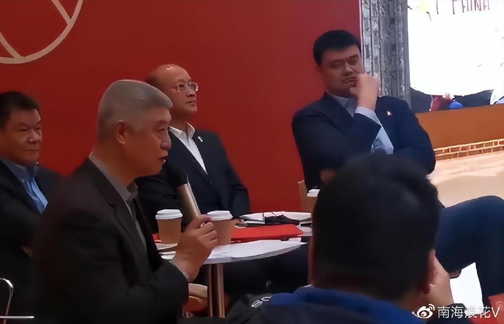 中国篮协认错了?副主席徐济成张雄暗示:对新疆队不再作处罚了__财经头条