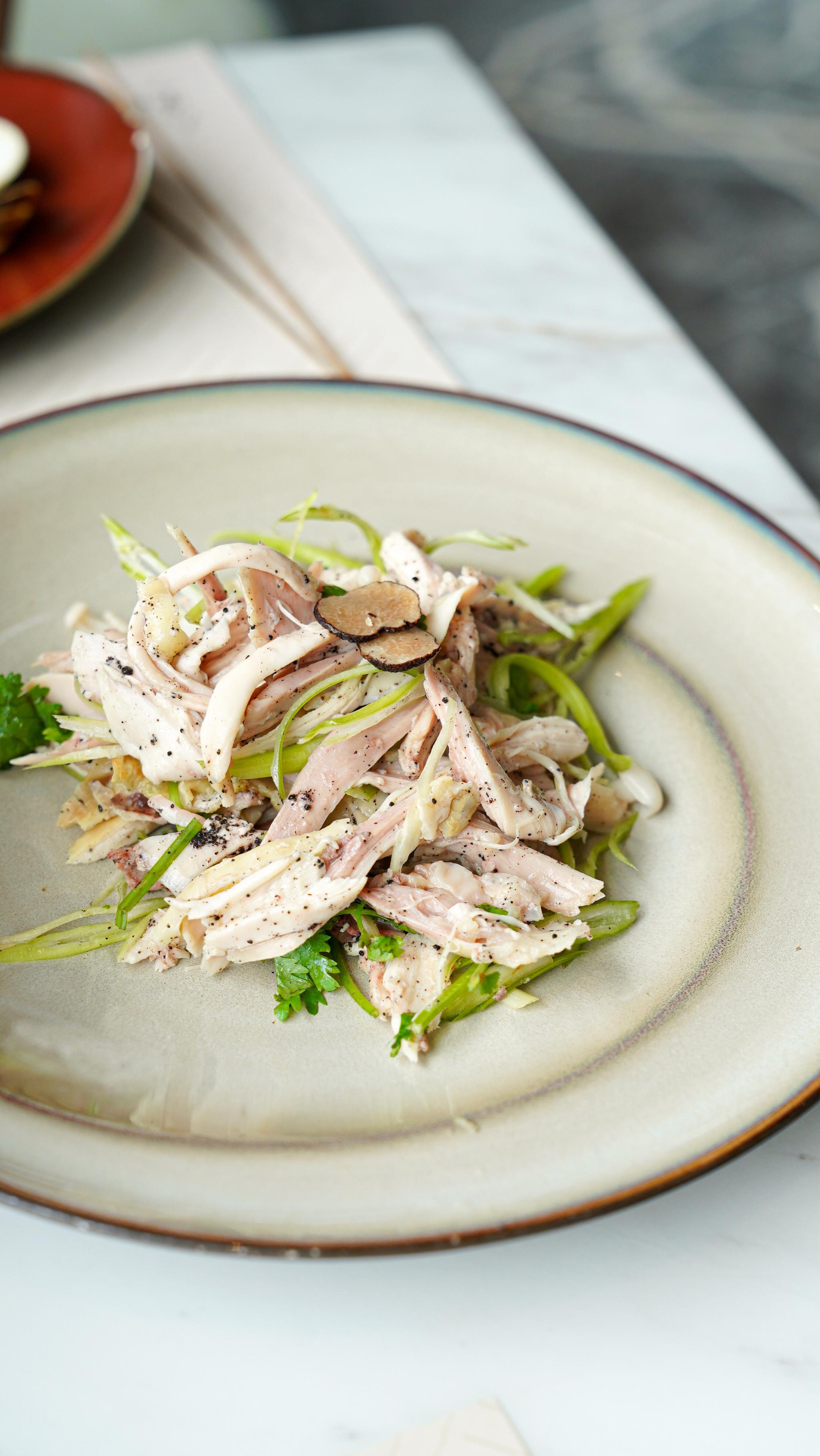 好吃死了!随便走进一家,那个手撕鸡嫩到泪目