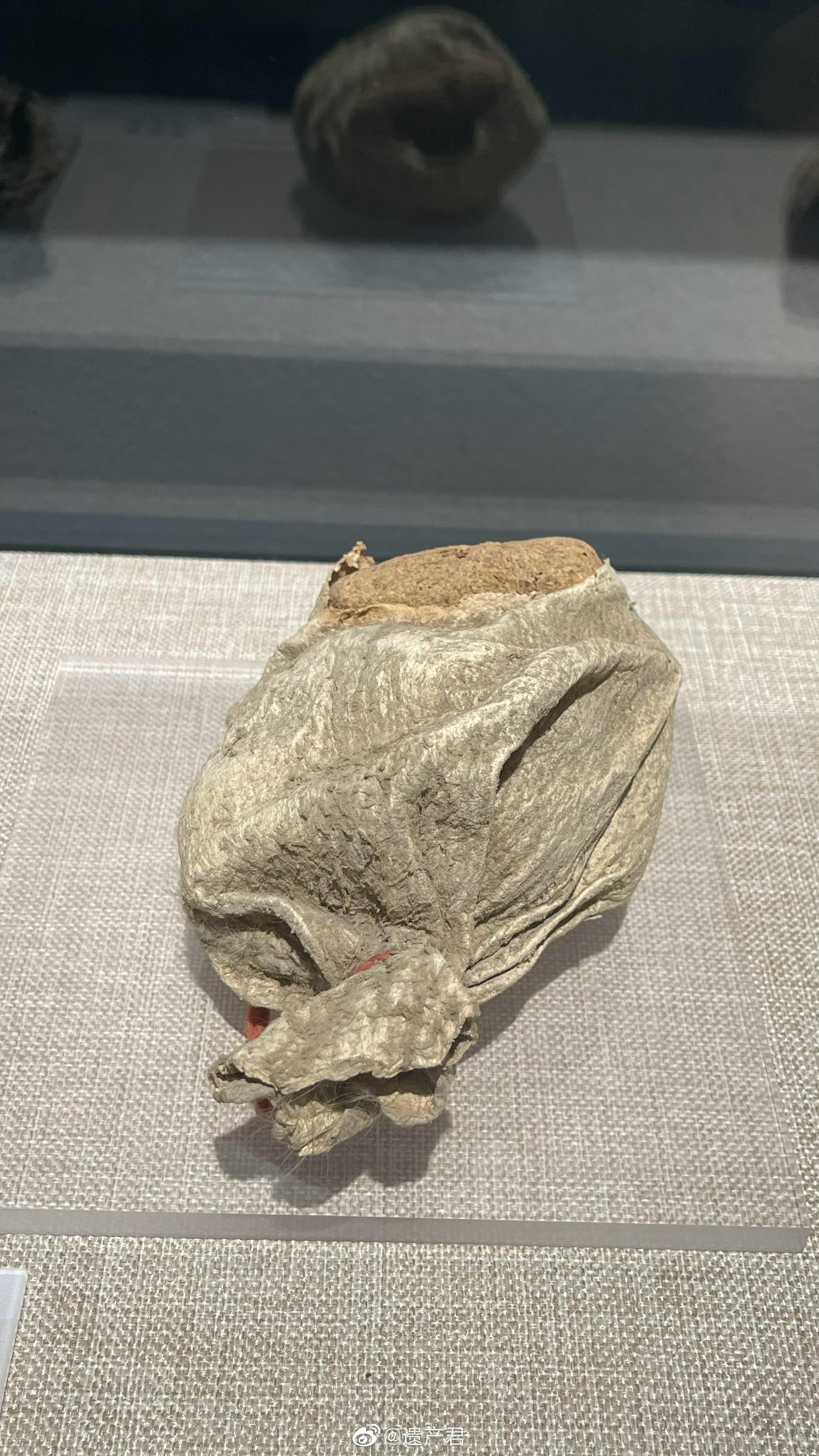 新疆巴州博物馆展出的公元前82世纪的粟米饼