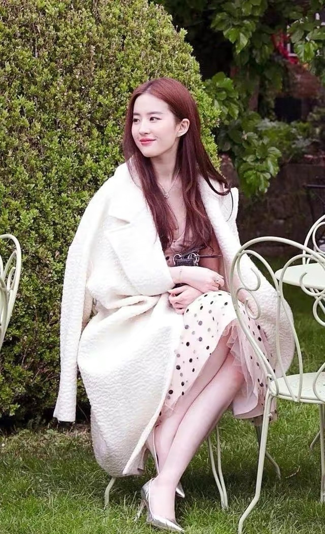 刘亦菲惊艳到了我身材高挑婀娜多姿温文尔雅气质出众