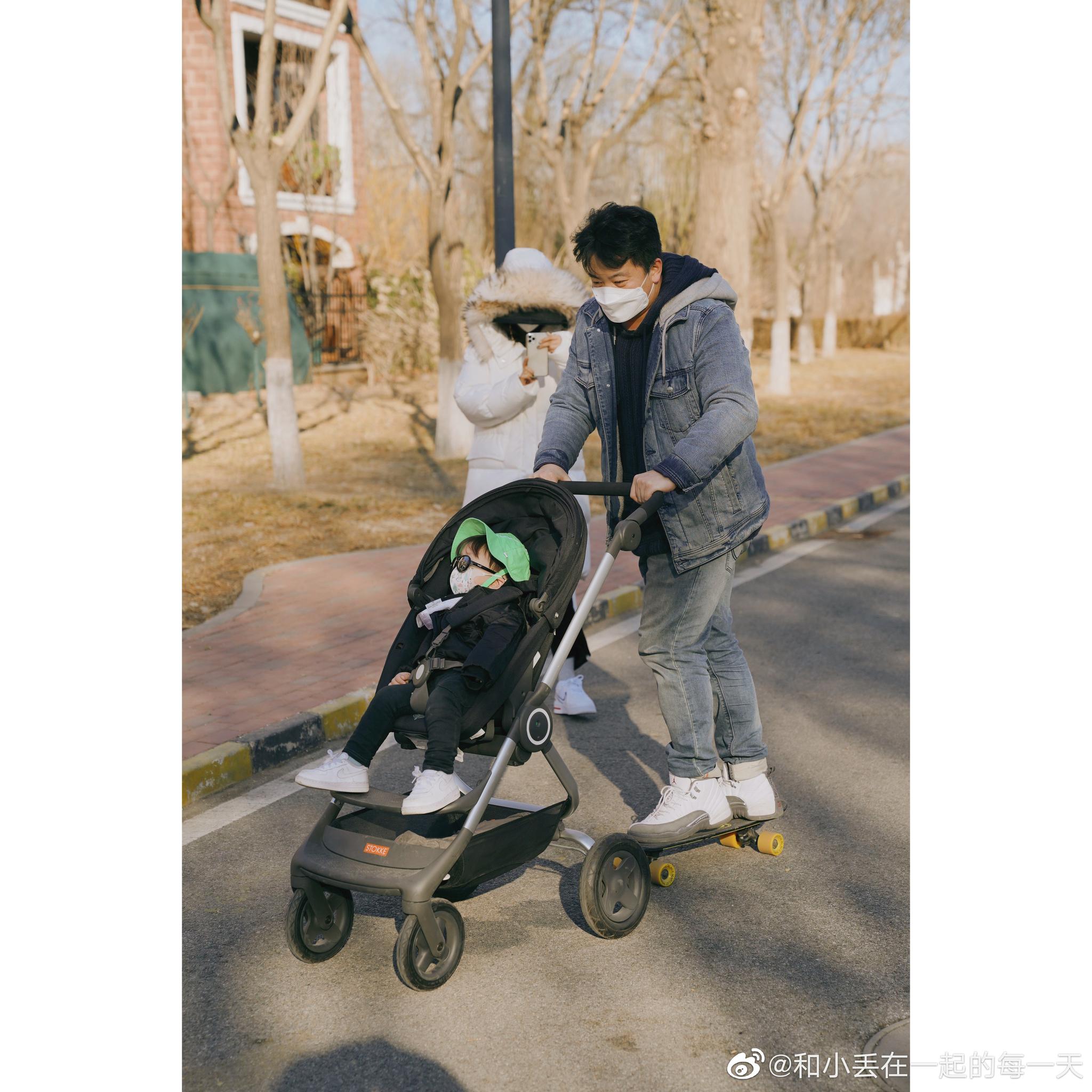 今天空气超级好全副武装带带孩子们遛一遛小安子全程没摘口罩和眼镜